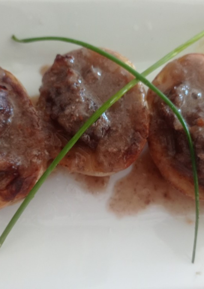 Una foto de Patatas rellenas de carrilleras