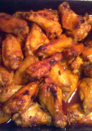 A picture of Dani's Famous Saucy Hot Wings.