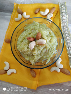 દુધી નો હલાવો(Dudhi no halwa recipe in Gujarati) રેસીપી મુખ્ય ફોટો