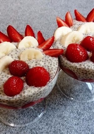 Фото Чиа Пудинг с бананом и клубникой🍓.