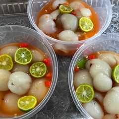 A picture of Asinan Rambutan.