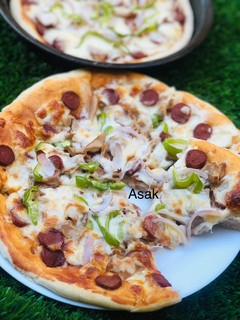 A picture of Sausage pizza.