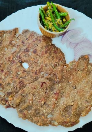 A picture of Masala ragi roti.