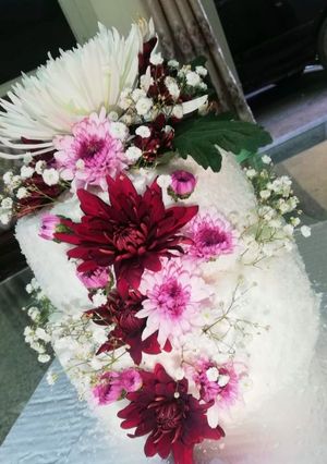 A picture of Double tier floral cream cake.