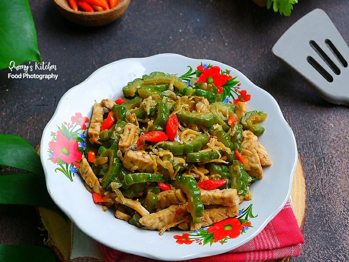 Bagaimana Membuat Tumis Pare Pedas Tabur Teri Medan yang Lezat