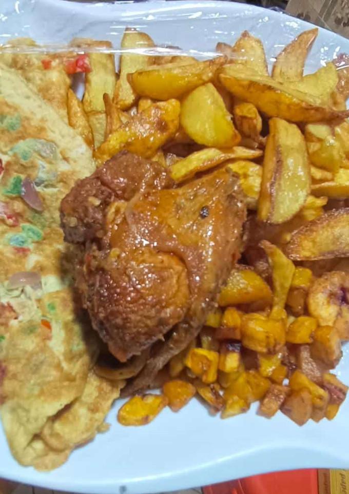 Dankali, kwai, plantain Hadi da kaza ainihin hoton girkin