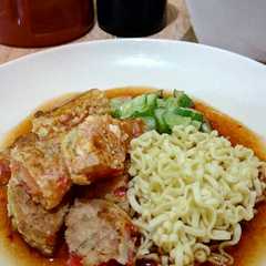 A picture of Cipuk lenggang.