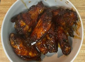 Foto de Asas de frango caramelizadas