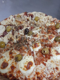Una foto de Pizza 🍕 fácil y masa crocante