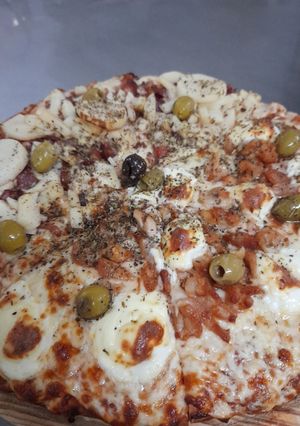 Una foto de Pizza 🍕 fácil y masa crocante