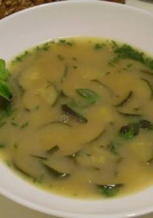 Una foto de Sopa de calabacín y ajo