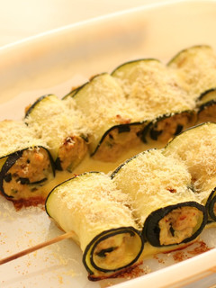 Una foto de Pinchos De Zucchini Relleno Con Atún
