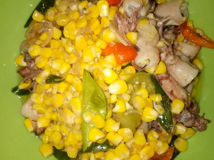 Cara Simple Menyiapkan Resep  Tumis cumi asin jagung manis yang Sempurna, Enak Banget