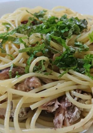 Una foto de Peperoncino con sardinas en aceite y shiso