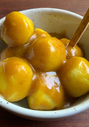A picture of Fish Balls with Curry Sauce.