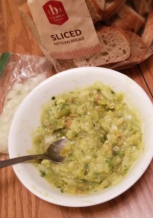 A picture of Thick & Chunky Cayenne Lime Guacamole.