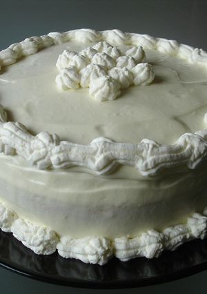 Fehércsokoládés-karamelles torta recept fotója