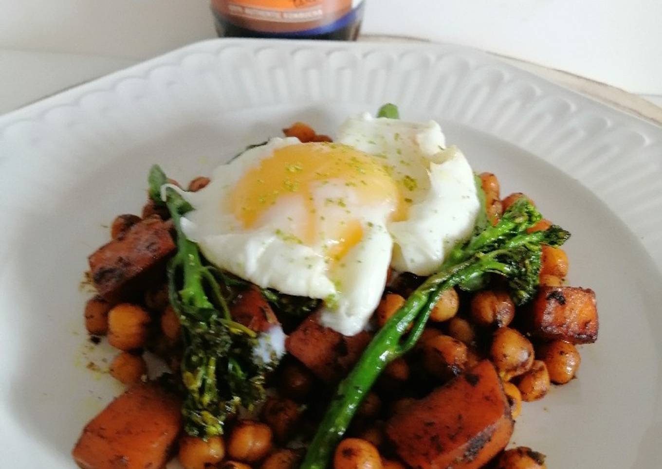 Garbanzos salteados con ajo negro y Kombucha