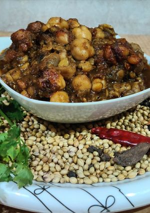 A picture of Chole dhaniya masala.