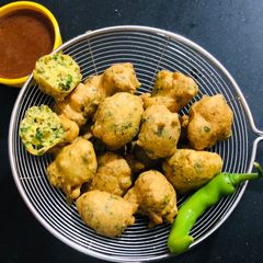 Methi Bhajiya (Methi na gota) A picture of Methi Bhajiya (Methi na gota).