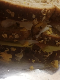 Una foto de Sándwich de salmón y huevo