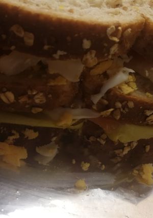 Una foto de Sándwich de salmón y huevo
