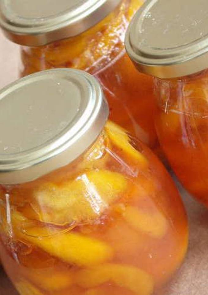 Персиковое варенье с корицей, лимоном и цукатами имбиря