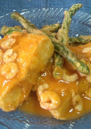 Una foto de 🐟 Merluza con Gambas 🦐en Salsa