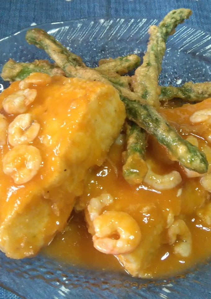 Una foto de 🐟 Merluza con Gambas 🦐en Salsa