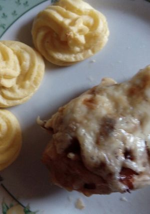 Sajtos-baconos csirkemell hajócskák recept fotója