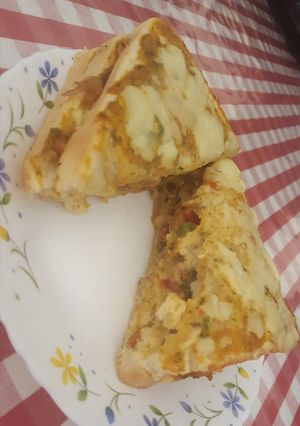 A picture of Cheesy bread sandwich.