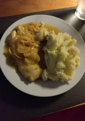 Una foto de Bifecitos de Pollo con salsa de mostaza y miel