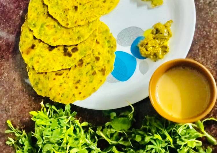 Recipe of Homemade Gujarati meethi Thepla with Achaare Chutney
