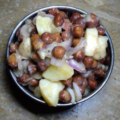 A picture of Black chana chaat.