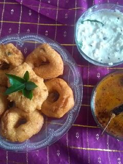 મેંદુ વડા (Medu Vada Recipe In Gujarati) રેસીપી મુખ્ય ફોટો
