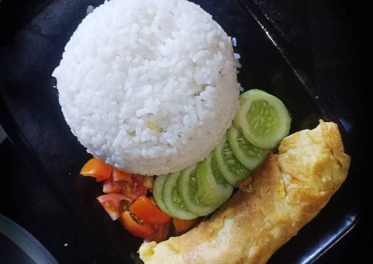 Telur dadar nasi sangrai