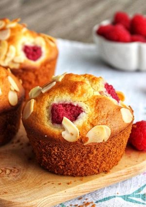 Une photo de Muffins aux amandes et framboises