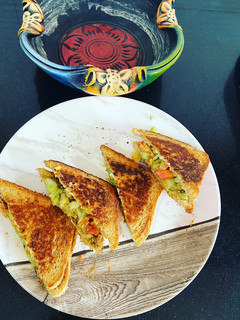 तवा वेज सैंडविच (Tawa Veg sandwich recipe in hindi) रेसिपी मुख्य फोटो