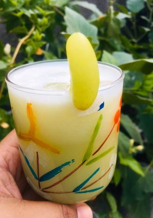 લીલી દ્રાક્ષ નું શરબત (green grapes juice recipe in gujarati) રેસીપી મુખ્ય ફોટો