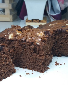 Una foto de Bizcochuelo de chocolate Matero con nuez y chips