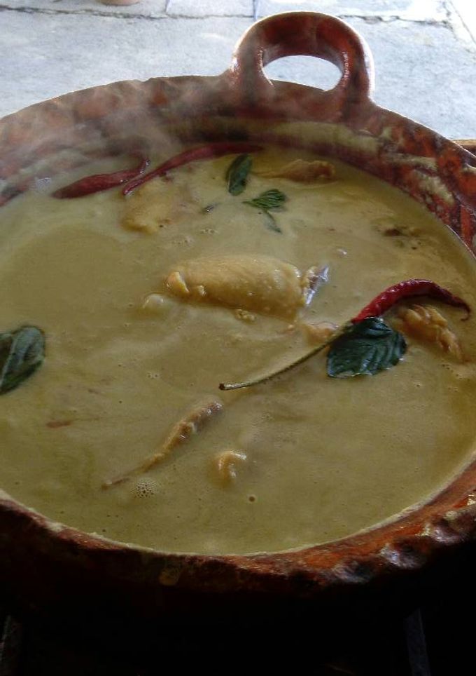 Una foto de Pollo con habas cremosas