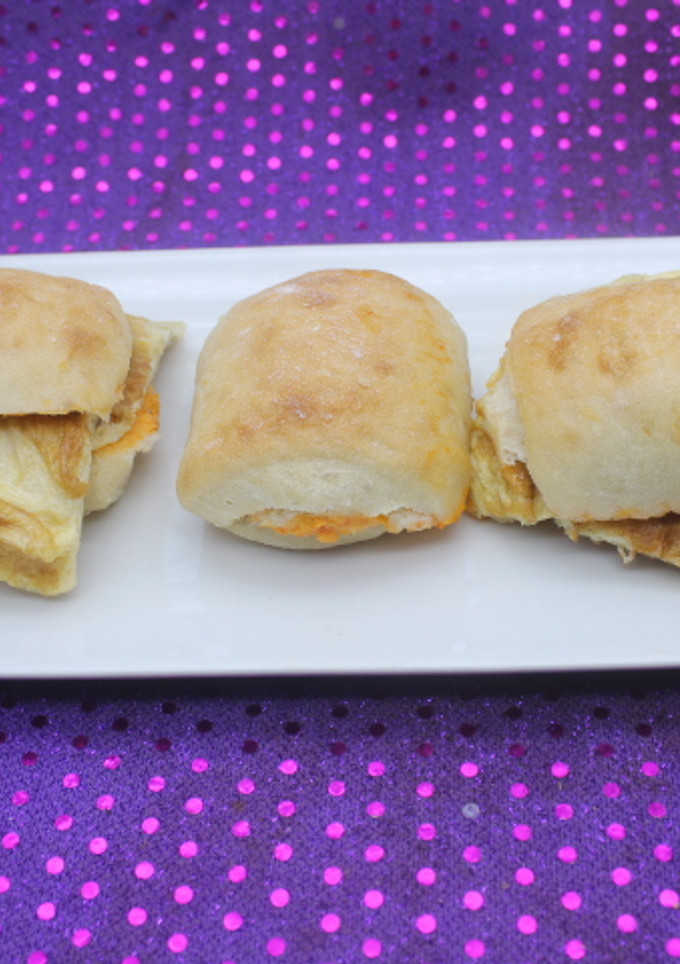 Una foto de Mini bocadillos de tortilla de ajos
