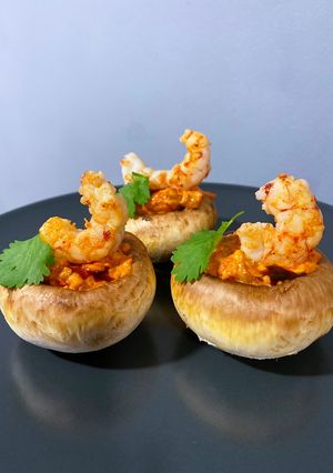 Una foto de Champiñones Rellenos de Gambones al Ajillo 🧄
