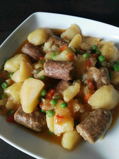 Una foto de Patatas guisadas con longaniza vegana