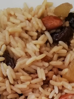 Una foto de Arroz de frutos secos al microondas