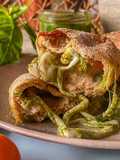 Bombas caprese con pesto casero