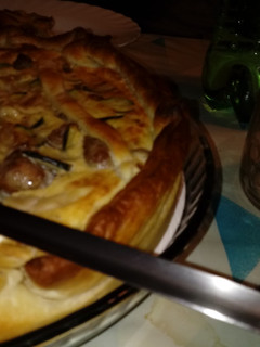 Una foto de Quiche de salchichas y calabacín