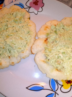 Una foto de "Arepas" con relleno de pollo y aguacate