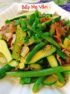 Hình của món Thịt bò xào bí nụ.