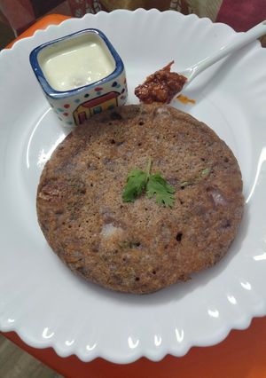 A picture of Ragi uttapam.